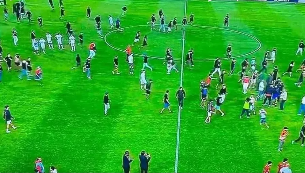 فوضى جماهيرية تؤجل انطلاق مباراة أولمبيك آسفي واتحاد العاصمة بكأس الكونفدرالية