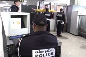 بعد توقيف مسافرة بمطار محمد الخامس وفي حوزتها 7 كيلوغرام من الكوكايين … فتح تحقيق حول العملية !