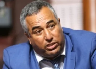 ولادكم في الراحة وولادنا في الظلام … نائب يفتح النار على وزراء حكومة أخنوش بسبب الساعة الإضافية