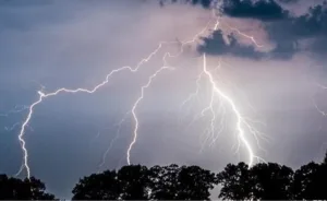 أمطار قوية في الناظور وجرادة والحسيمة وتازة وفكيك والدريوش ابتداء من بعد زوال يومه الجمعة