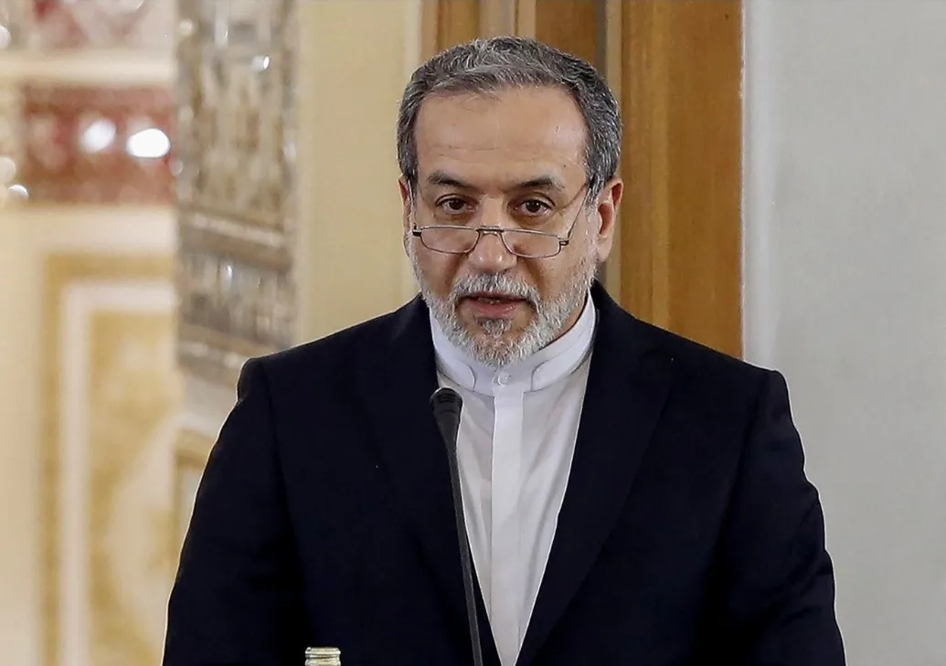 وزير الخارجية الإيراني يطير على وجه السرعة إلى باكستان