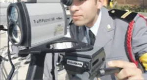 الناظور :    طريق أزغنغان-رأس الماء مرورا بأركمان … كاميرات على الأكتاف تصطاد السرعة … وشاحنات الرمال والنقل السري تمرّ دون شروط !