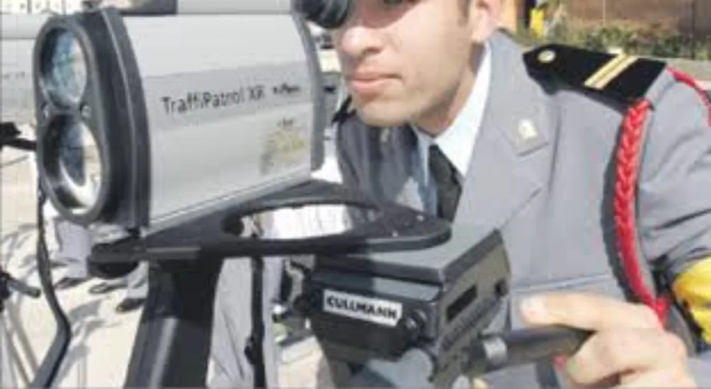 الناظور :    طريق أزغنغان-رأس الماء مرورا بأركمان … كاميرات على الأكتاف تصطاد السرعة … وشاحنات الرمال والنقل السري تمرّ دون شروط !