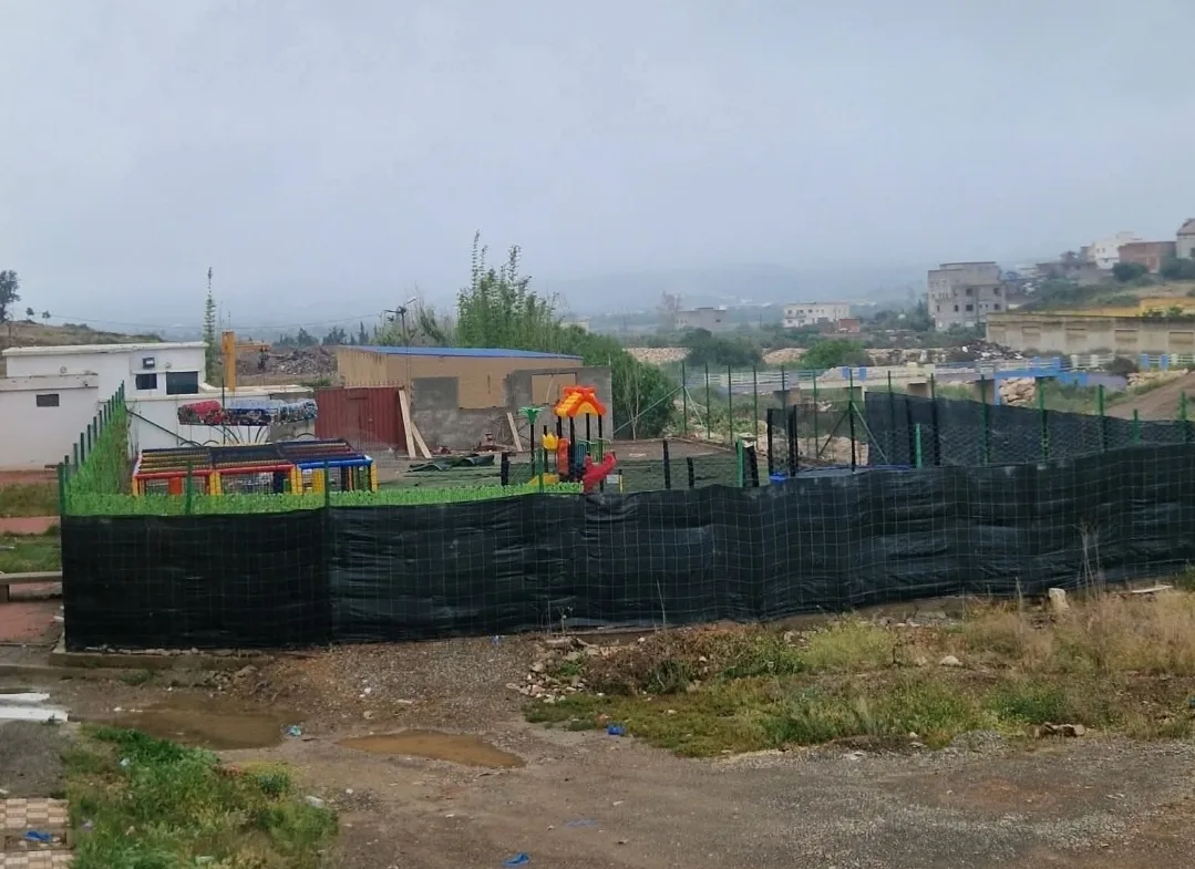 الحسيمة :   “قنبلة موقوتة” بناء ملهى للأطفال بدون ترخيص قرب واد سفتولة ببني بوعياش