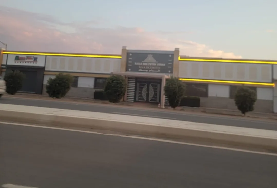 الناظور :    جدل في بوعرك حول عدم تنفيذ السلطة لقرارات عمالة الإقليم بخصوص قاعات حفلات غير مرخصة