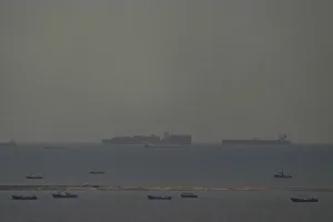 ترامب يأمر بتدمير القوارب الملغّمة في مضيق هرمز