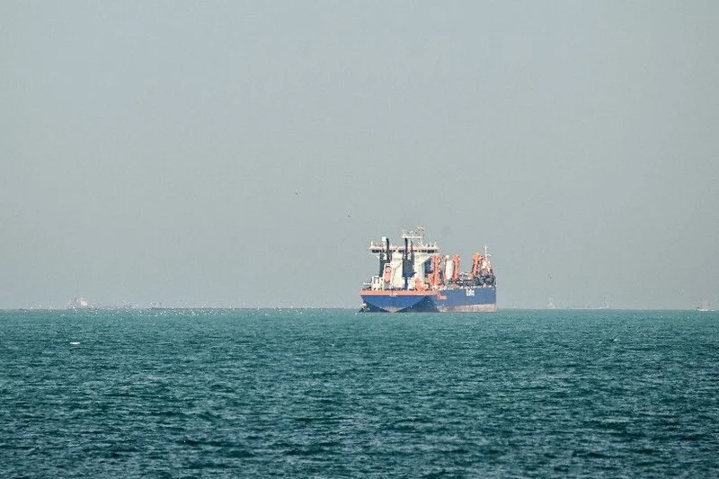 إطلاق نار يستهدف سفينة شحن قرب سواحل عُمان دون إصابات