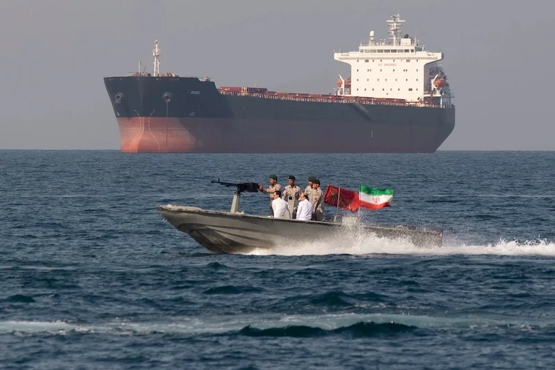 إطلاق نار إيراني على ناقلة في مضيق هرمز