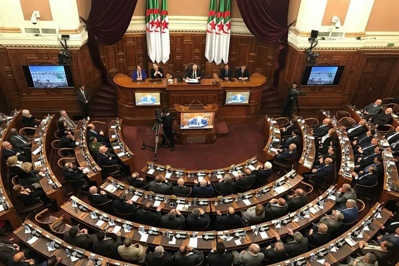 الجزائر تحدد موعد الانتخابات التشريعية وتطلق مراجعة اللوائح الانتخابية