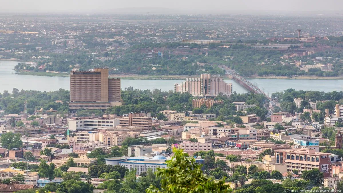 سفارة المغرب في باماكو تحذر الجالية بعد فرض حظر تجول بسبب توتر أمني