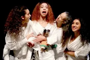 “بريندا” تعود إلى الخشبة المغربية لطرح قضايا التحرش والهشاشة الاجتماعية