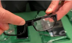 “نظارات ذكية” تقلب امتحان رخصة السياقة في إسبانيا… شبكة غش رقمية تهز النظام وتفتح مخاوف من امتدادها إلى المغرب