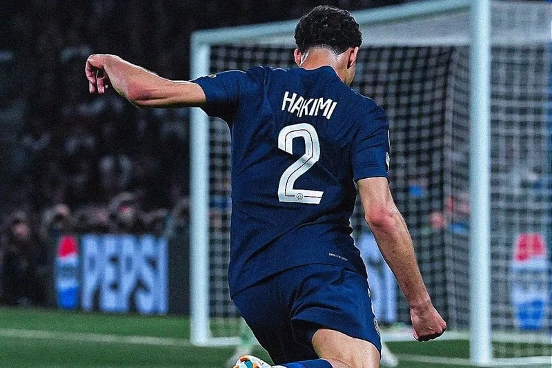 حكيمي يتحدى الإصابة برسالة قوية ويستعد لسباق العودة