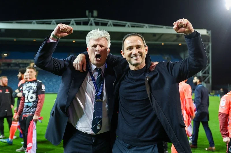 لامبارد يقود كوفنتري لعودة تاريخية إلى الدوري الإنجليزي الممتاز