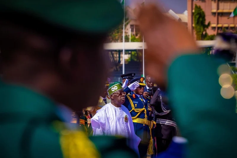 إحباط مخطط لإطاحة رئيس نيجيريا وتوجيه تهم الخيانة لستة متهمين