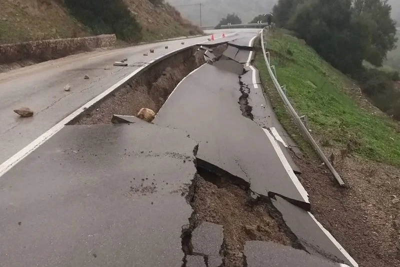 طرق جهة طنجة تنتظر الإصلاح النهائي بعد الفيضانات والدراسات تؤخر الانطلاق
