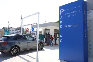 الدار البيضاء تتجه لتفويض تدبير مواقف السيارات لصندوق الإيداع والتدبير