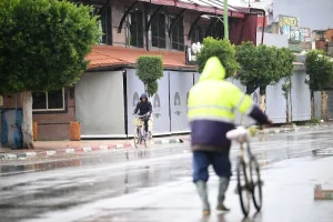 نشرة إنذارية تحذر من زخات رعدية قوية ورياح بعدد من الأقاليم