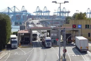 إسبانيا تبرر مرونة استبدال رخص القيادة المغربية بنقص السائقين المهنيين