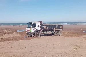 الدرك الملكي يضبط شاحنتين محملتين برمال منهوبة بضواحي طنجة