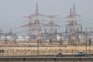 أبوظبي توقف العمليات في منشآت حبشان بعد حريق ناجم عن اعتراض دفاعي جوي