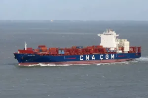 سفينة فرنسية لمجموعة CMA CGM تعبر مضيق هرمز متجهة للخارج