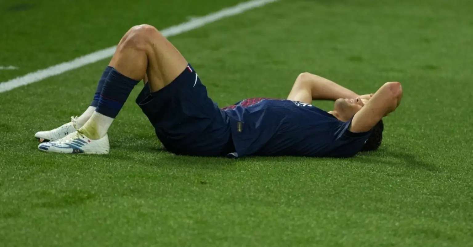 إنريكي يطمئن جماهير باريس :    إصابة أشرف حكيمي ليست مقلقة والارتياح يسود النادي الباريسي