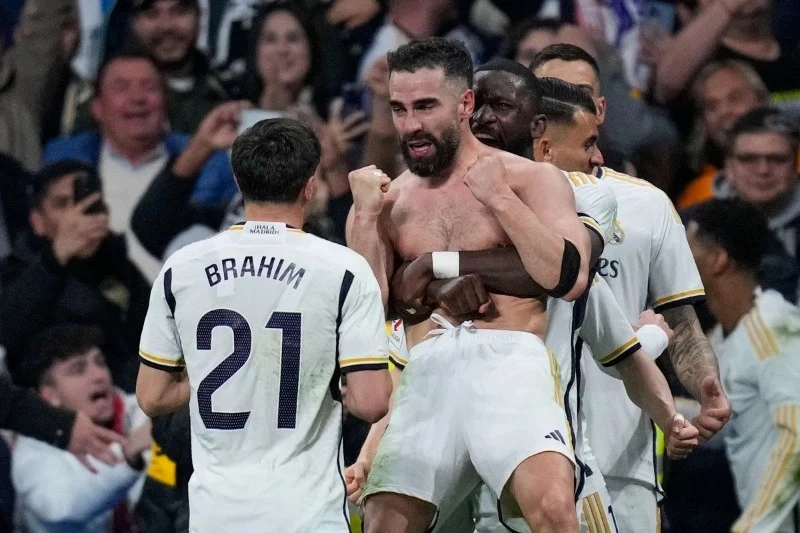 دياز يودع كارفاخال برسالة وفاء بعد نهاية مشواره مع ريال مدريد