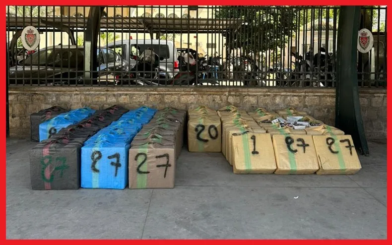 فاس :     سقوط “شحنة الموت” .. الأمن يفكك عملية ضخمة لتهريب 4 أطنان من الشيرا داخل شاحنة حديدية بالقنيطرة