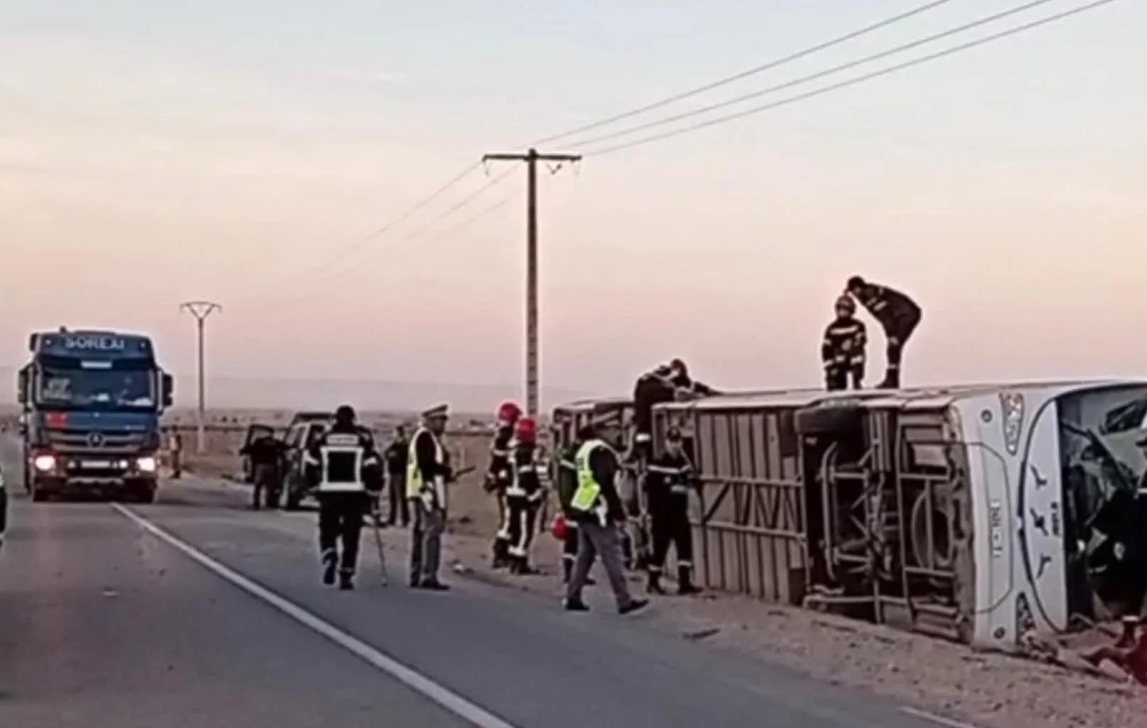 الناظور :    فاجعة دامية مع بزوغ الفجر .. انقلاب حافلة “الغزالة” المتجهة نحو المدينة ضواحي صاكا يخلف 6 قتلى وعشرات المصابين
