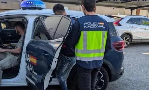 إسبانيا تُرحّل مغاربة و”معتادي الإجرام” من كتالونيا … 100 سابقة تُشعل الرعب في خيرونا