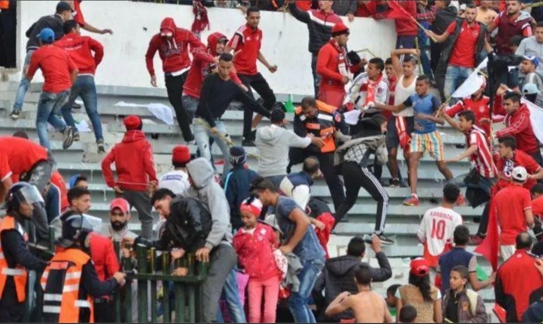 بعد شغب مباراة الوداد … القضاء يزج بـ22 متهماً في السجن و20 قاصراً في مركز الإصلاح