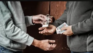 إمزورن .. تصاعد مقلق لترويج المخدرات واستغلال قاصرين في عمليات التوزيع
