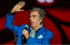 الملك محمد السادس يواسي عائلة الموسيقار الراحل عبد الوهاب الدكالي