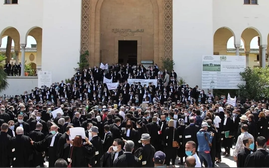 نقباء يهددون بالإستقالة … الأزمة بين هيئات المحامين ووزارة العدل بلغت منعطفاً خطيراً ينذر بمزيد من التصعيد