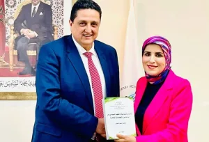 الحسيمة :    جيهان الخطابي تهدي مؤلفاً سياسياً لرئيس جهة الشمال
