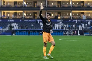 العملاق بونو يواصل التألق ويقود الهلال لانتصار جديد ويحقق رقما تاريخيا في الدوري السعودي