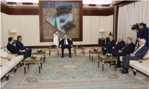 من خطاب التحدي إلى الإستسلام :     الجزائر تعود إلى التعاون مع باريس مرغمة رغم سنوات التصعيد الإعلامي
