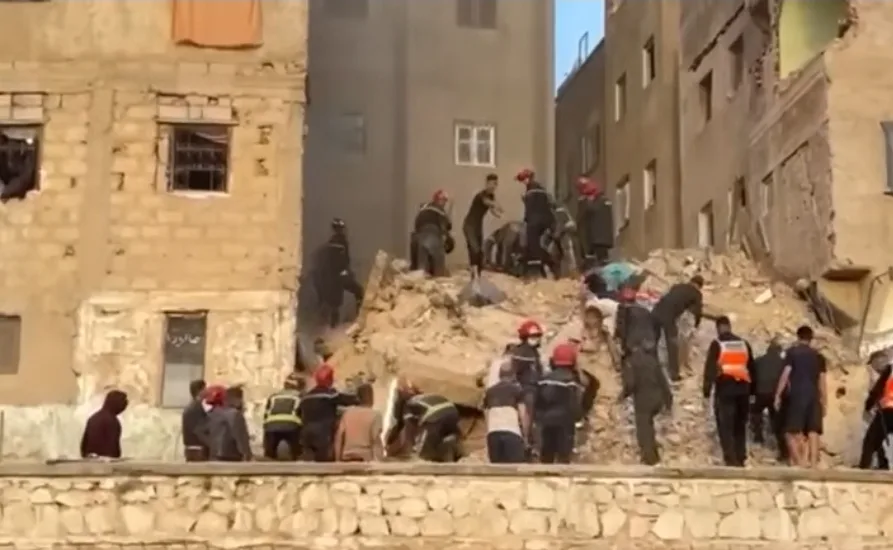 فاس :     ارتفاع حصيلة ضحايا البناية المنهارة إلى 9 قتلى وإخلاء عمارات مجاورة خوفاً من كارثة جديدة