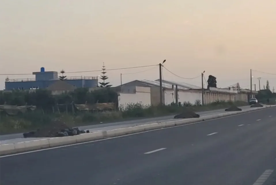 الناظور :     خيمة حفلات غير مرخصة تُشعل الجدل بجماعة بوعرك … واتهامات بتعطيل قرارات السلطة الإقليمية