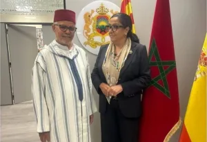 رئيس جماعة القصر الكبير يثير الجدل بزيارة “دبلوماسية” إلى برشلونة .. ومعارضون: “اتركوا السياسة الخارجية لأهلها”
