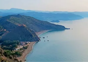 الحسيمة :    استغلال شاحنة الجماعة في نقل الرمال يثير الجدل ببني بوفراح