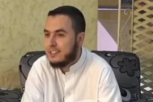 إمام من أبناء مليلية المحتلة يقود صلاة عيد الأضحى لأول مرة .. وخطبة بالإسبانية أمام آلاف المصلين