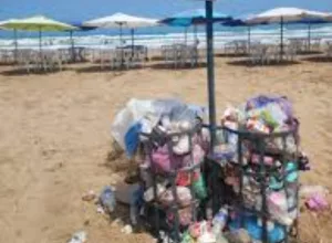 السعيدية على صفيح ساخن بعد فسخ عقد النظافة .. مخاوف من كارثة بيئية خلال فصل الصيف