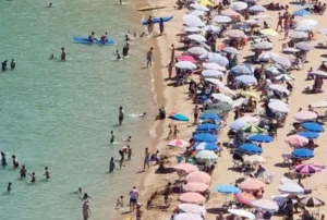 الحسيمة :    بعد أيام من حملة التحرير .. عودة احتلال شاطئ كيمادو تثير غضب المصطافين