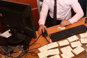 مستخدمو الأبناك يطالبون بزيادة عامة في الأجور