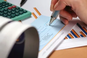تحقيقات الداخلية تكشف اختلالات في سندات طلب جماعية