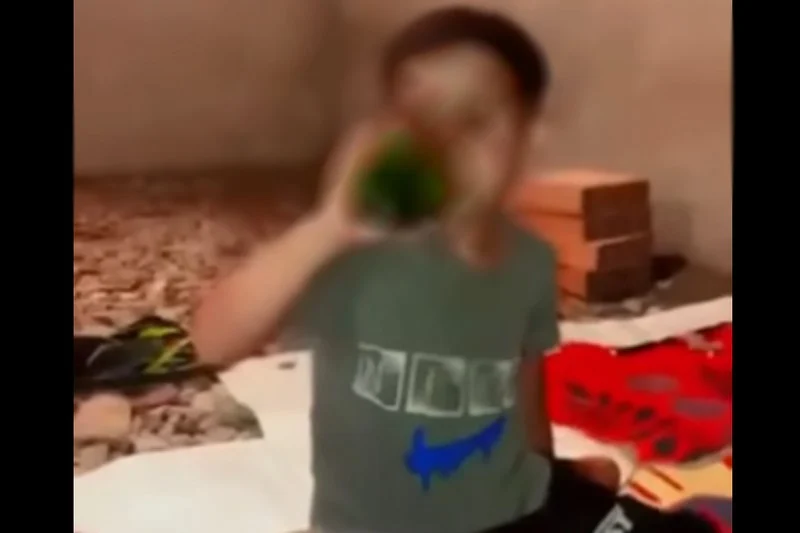 فيديو إجبار طفل على شرب الكحول يستنفر خبراء القانون