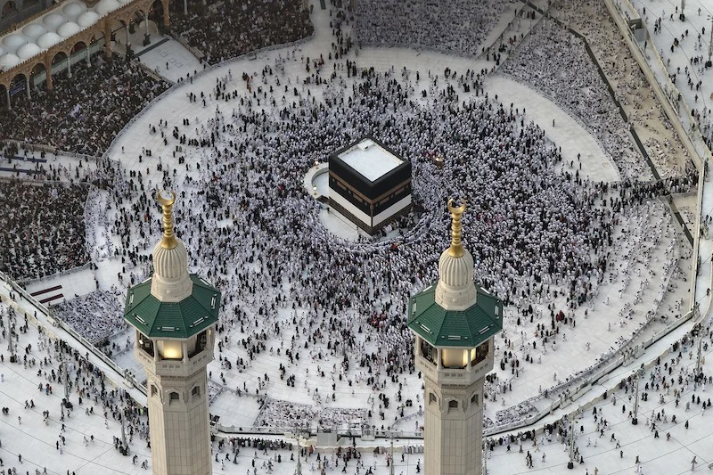 أكثر من مليون ونصف حاج يتوجهون إلى منى قبل الوقوف بعرفات