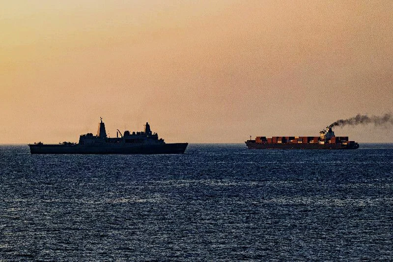 الصين تدعو إلى وقف شامل لإطلاق النار وإعادة فتح مضيق هرمز